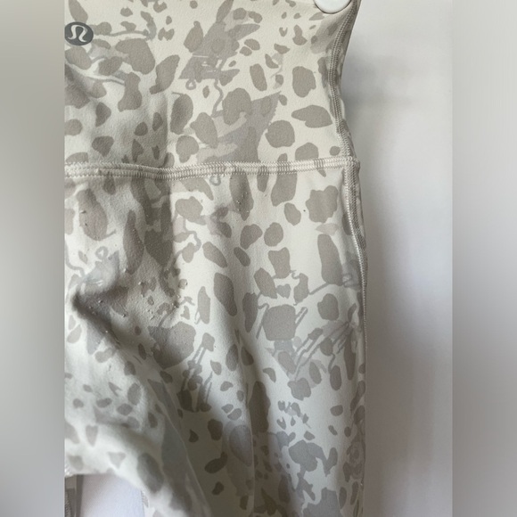 Lululemon Align High-Rise Crop in Cheetah Camo Antique White. SIZE 0 - Picture 5 of 5